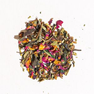 Weißer Tee mit Rose