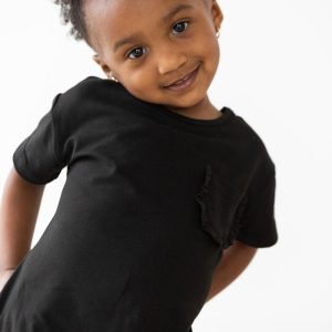 T-Shirt – Schwarz, Rüschen, Taschen