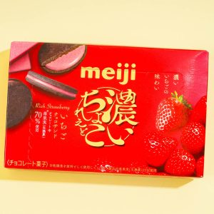 Meiji Kekse mit Erdbeerschokolade