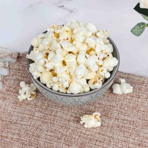 Popcorn mit weißem Cheddar-Käse