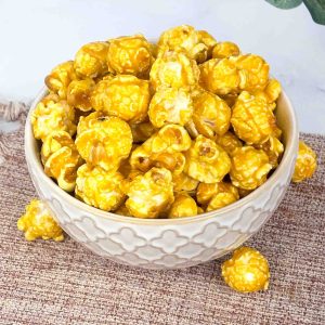 Gelbes Popcorn mit Limonadengeschmack
