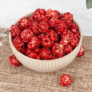 Rotes Popcorn mit Kirschgeschmack